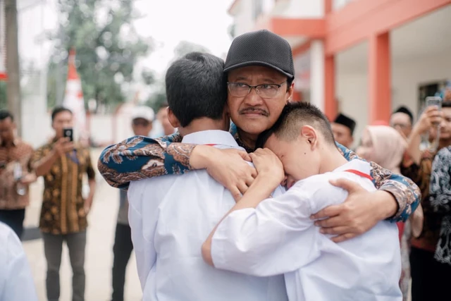 Terimakasih Pak Prabowo, Bulan Depan Siswa dan Guru Sekolah Rakyat Dapat Laptop