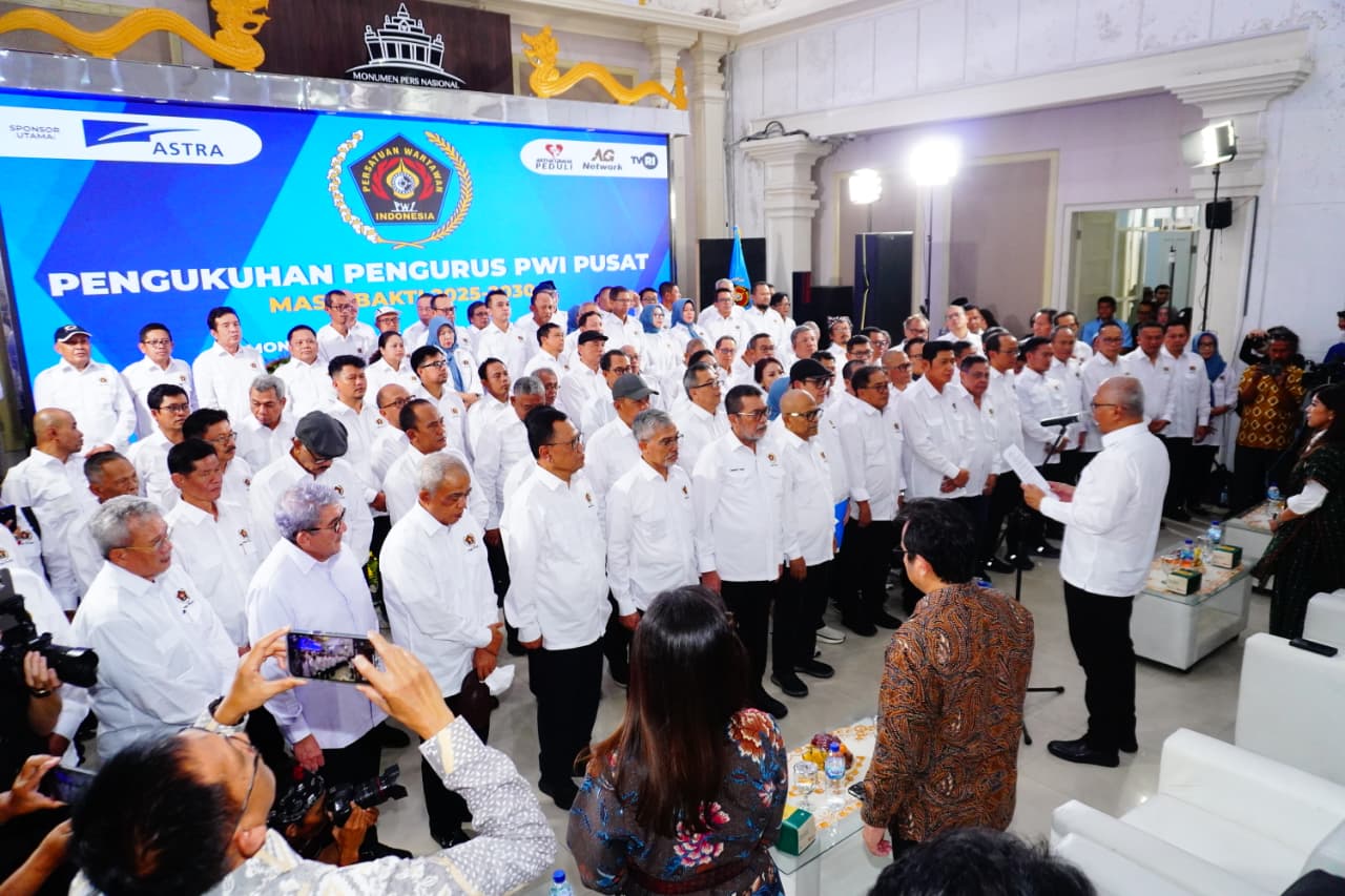 Pengurus PWI Pusat 2025-2030 Dikukuhkan, Menkomdigi: PWI Harus Jadi Rumah Aman Wartawan