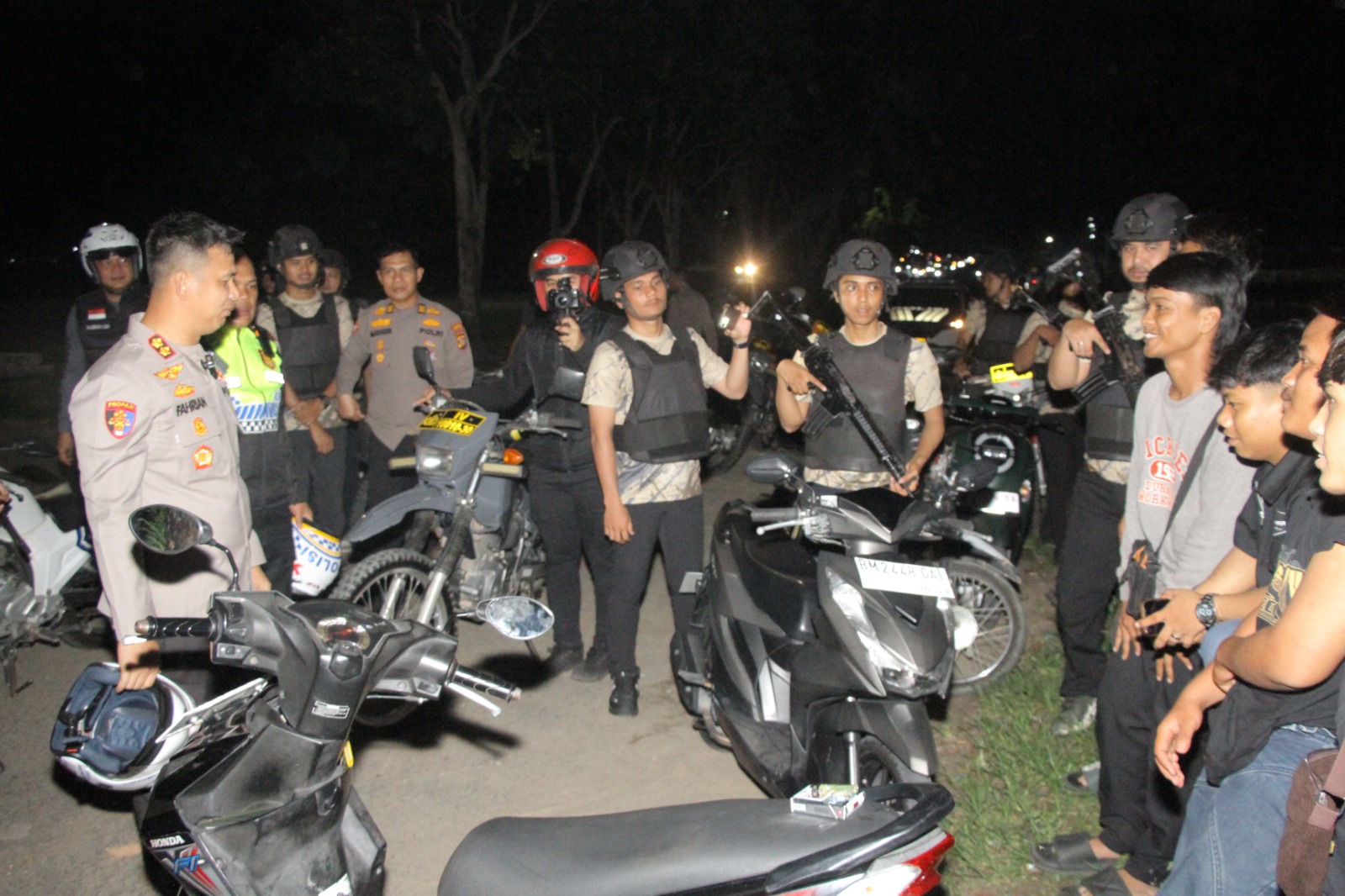 Kapolres Inhu Pimpin Patroli Tim Raga, Sapa Tokoh Masyarakat Hingga Cek Pos Satkamling