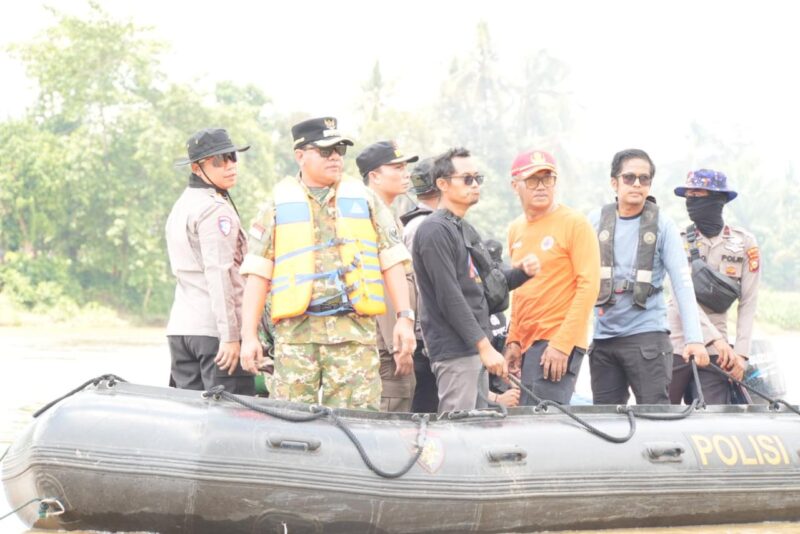 Bupati Kuansing, Suhardiman Amby ikut bersama Tim Gabungan musnahkan PETI