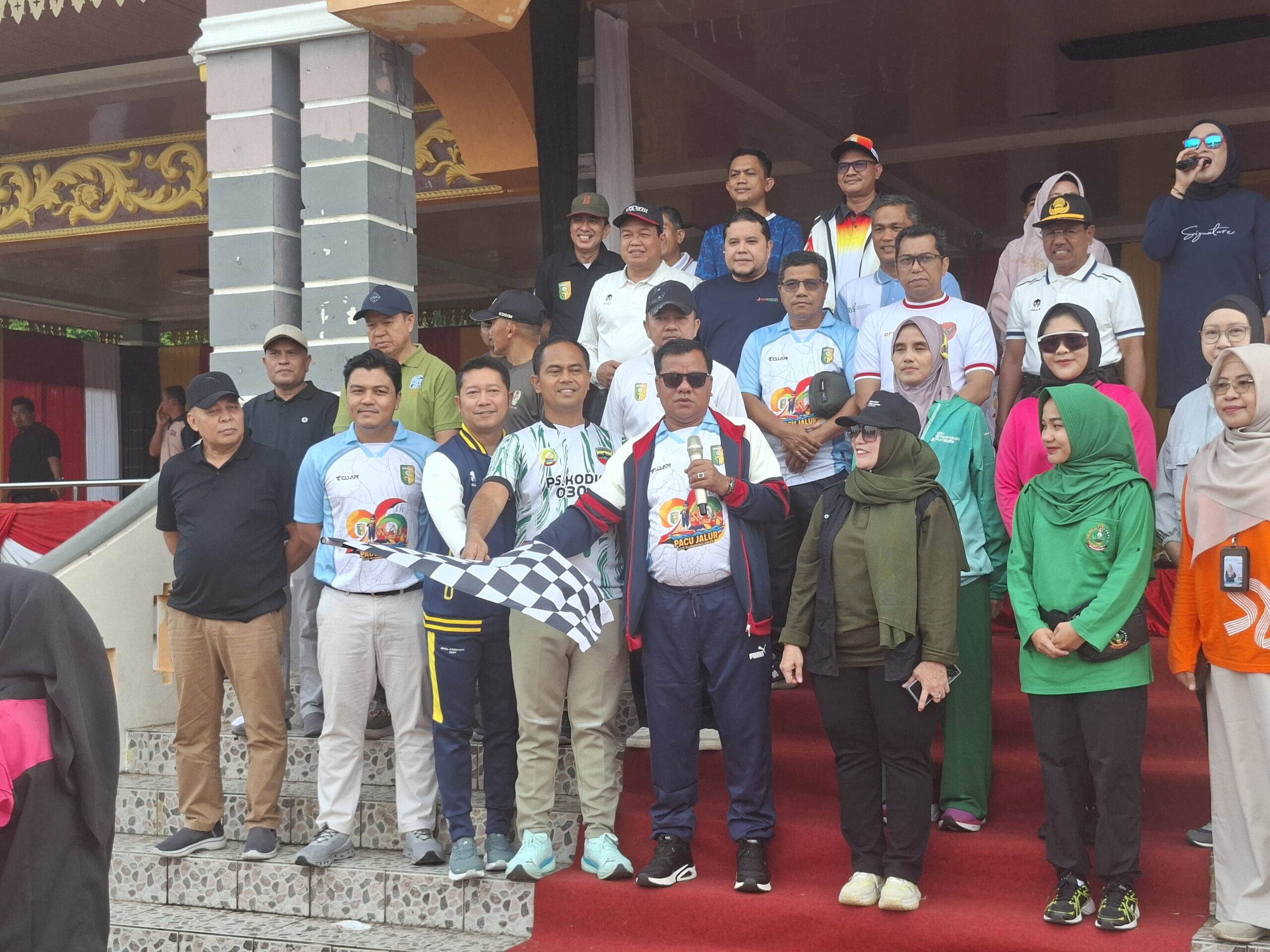 Jalan Santai dan Pembukaan Festival Pacu Jalur Sempena HUT Kabupaten Kuansing Ke-26 Berlangsung Meriah di Tepian Narosa