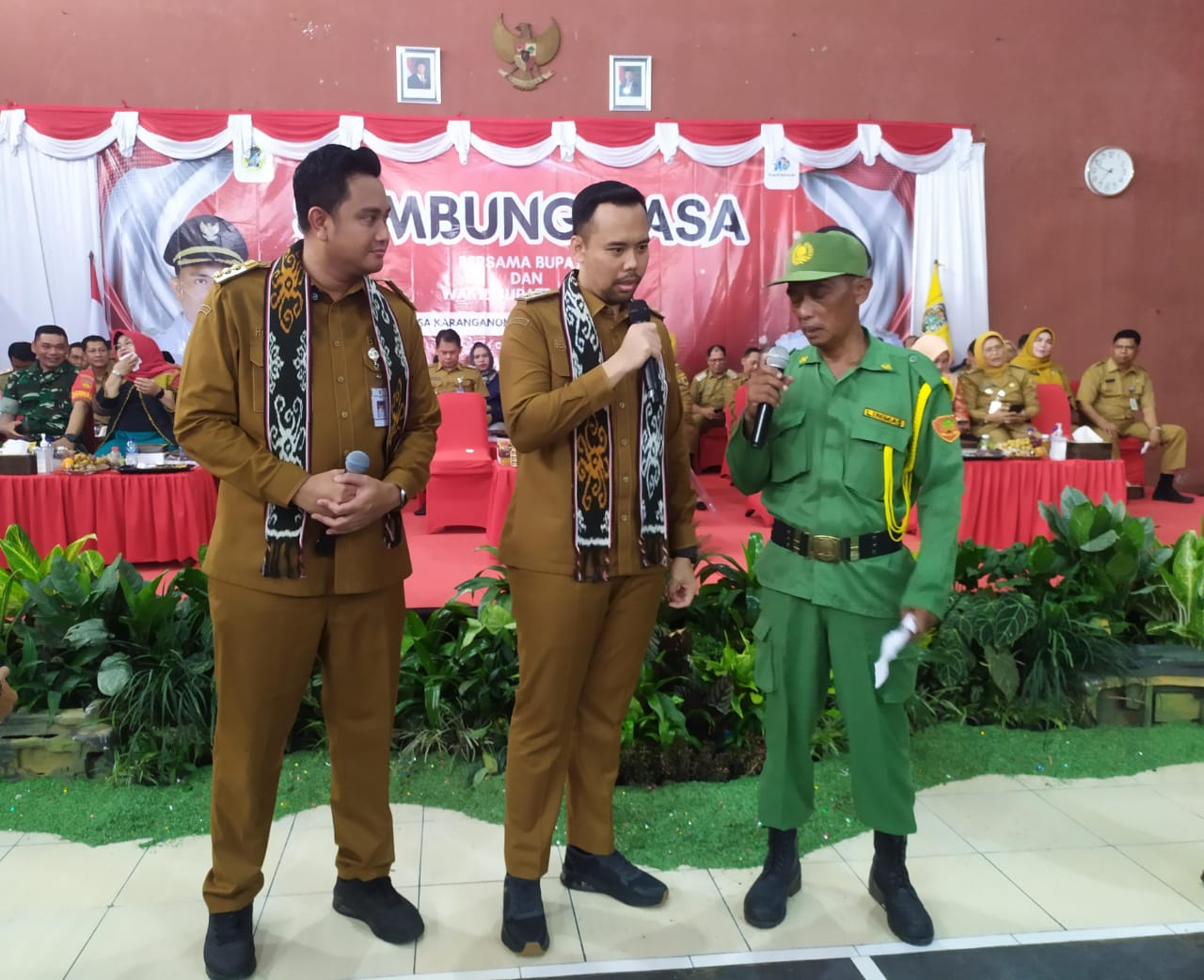 Warga Desa Karanganom, Klaten Utara Keluhkan Kabel WiFi kepada Bupati dan Wabup