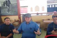 Suasana ketika DPD RI, Ria Saptarika, menyambangi awak media di Ranai Sekuer Cafe, Kecamatan Bunguran Timur, Kabupaten Natuna, Kepulauan Riau (Kepri) Selasa (14/10/2025) pagi. (fhoto:zani)