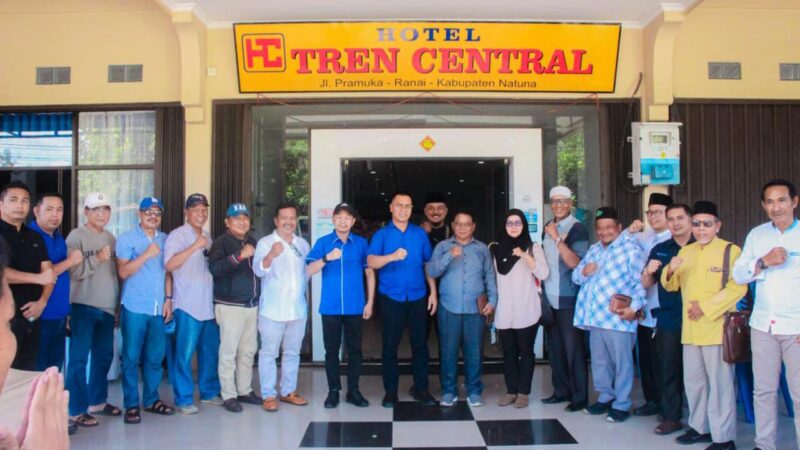 Bupati Ambalas, Aneng bersama Umar Natuna dan BP3K2NA usai pertemuan di Hotel Central, Rabu (15/10/2025). Foto: MON/zani