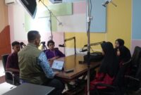 Kabid PIKP Natuna, Kevin, ketika memaparkan pembekalan kepada siswa magang. (fhoto;zani)