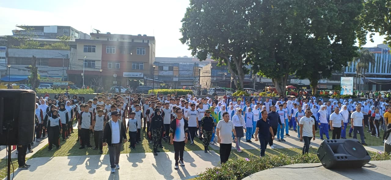 Dihadiri Menteri LH, Senam Sehat Wartawan PWI Kota Bogor di Alun-alun Bogor Pecah Dipadati Ratusan Warga