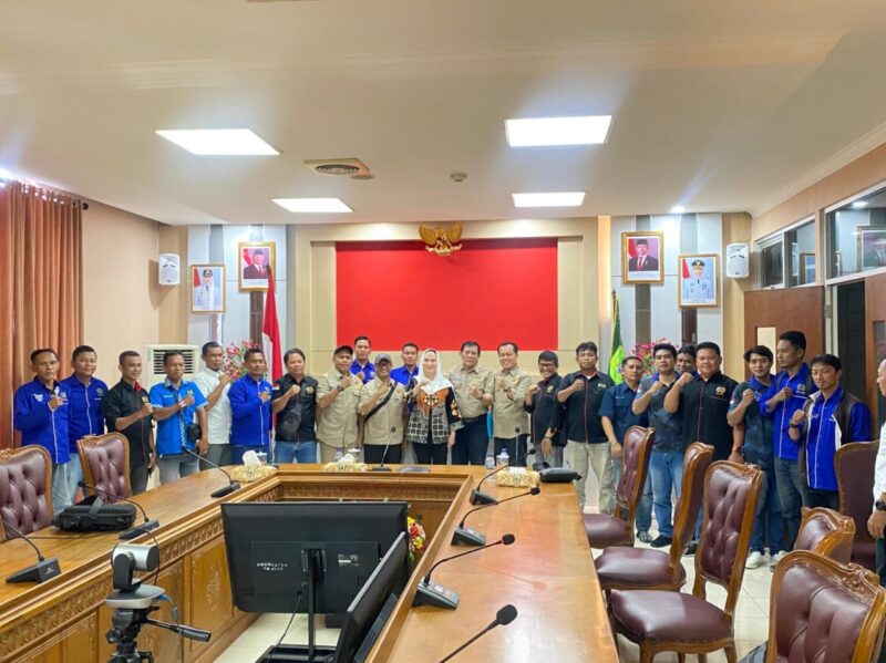 Usai pertemuan di Ruang Rapat Kantor Bupati Natun.