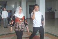 Bupati Cen Sui Lan (kiri)/foto