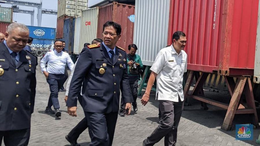 Purbaya Tegaskan: yang Dihabisi Mafia Impor Pakaian Bekas, Bukan Pedagang Pasar