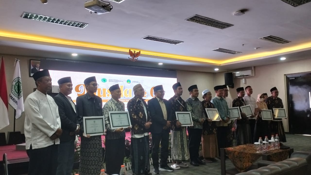 MUI Kota Pasuruan Berikan Penghargaan kepada Sembilan Tokoh Ulama Pengabdi di Musyda ke-6