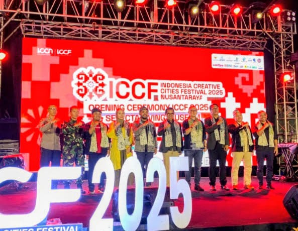 Foto bersama Walikota Batu, Nurohman dan Wakil Walikota, Heli Suyanto