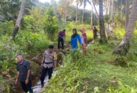 Suasana gotong-royong bersama warga Sabang Barat (foto;zani)