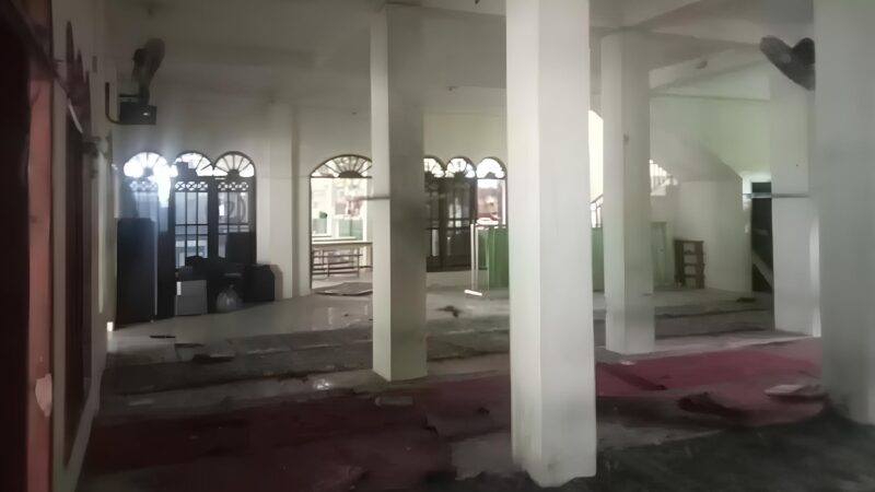 Suasana pasca ledakan terjadi di Mesjid SMAN 72 Jakarta, Kelapa Gading