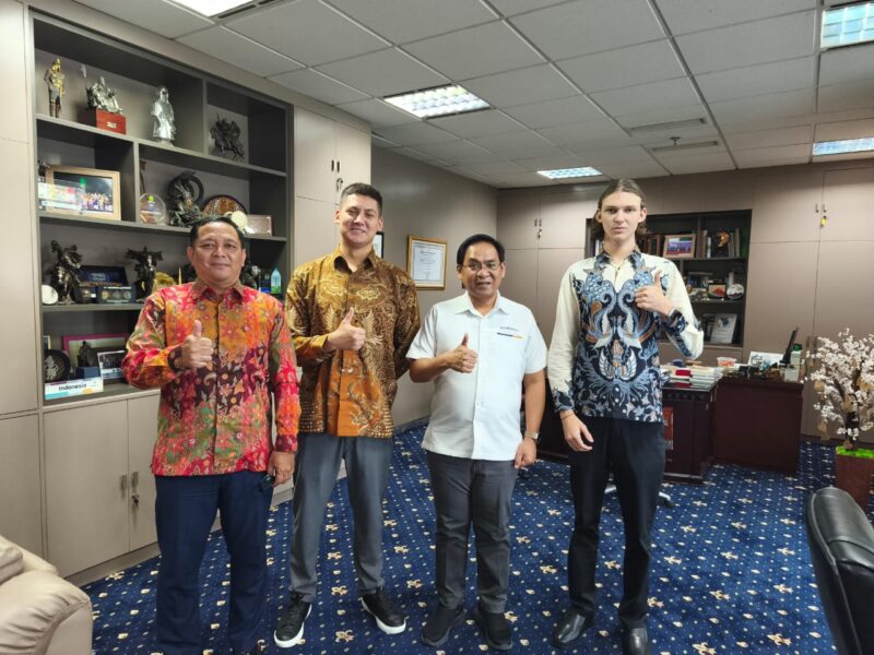 Kiri ke kanan
Robby Soemodihardjo, Kiriil Brobikov, Mekar Satria Utama, Maloy Valerie