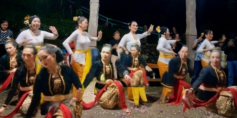 Pentas Budaya PWI Jakarta Tetap Meriah di Gunung Padang Meski Diguyur Hujan