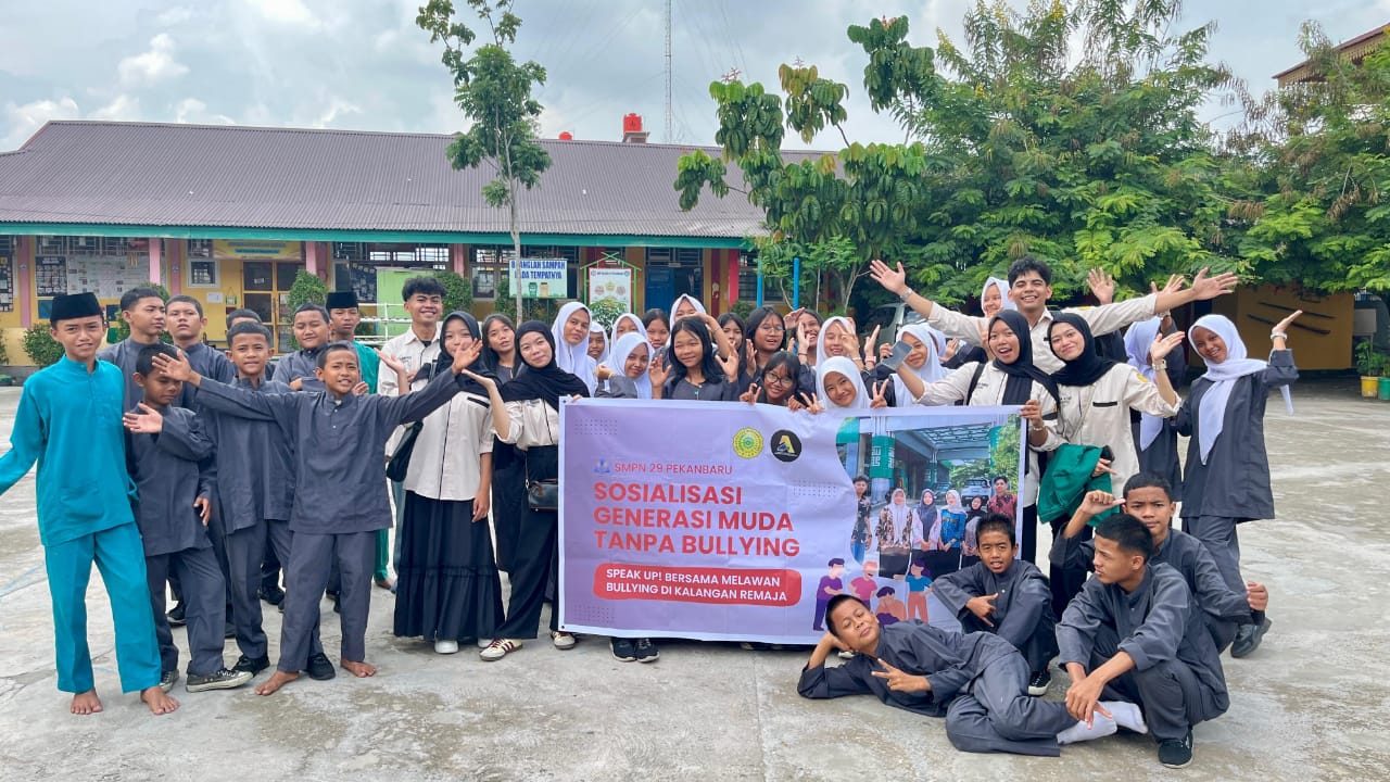 Mahasiswa Program Studi Akuntansi UMRI Gelar Sosialisasi Generasi Muda Tanpa Bullying di SMPN 29 Pekanbaru