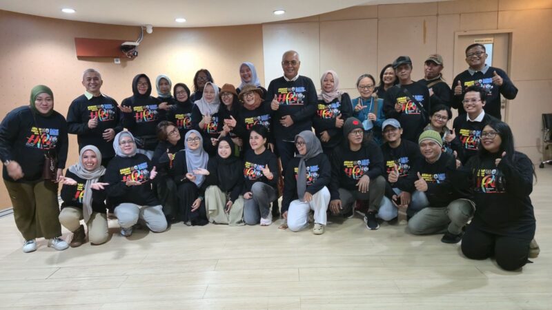 Ketum PWI Pusat Melepas peserta Kemah Budaya Baduy. Foto: Ist/MON