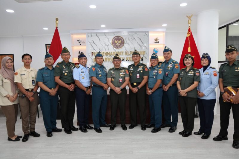 pelantikan serta penyerahan jabatan Kepala Bidang (Kabid) Renharwatalpal Matra Darat, Laut, dan Udara di lingkungan Pusrenharwatalpalhan Baharwathan Kementerian Pertahanan RI. foto: ist/MON