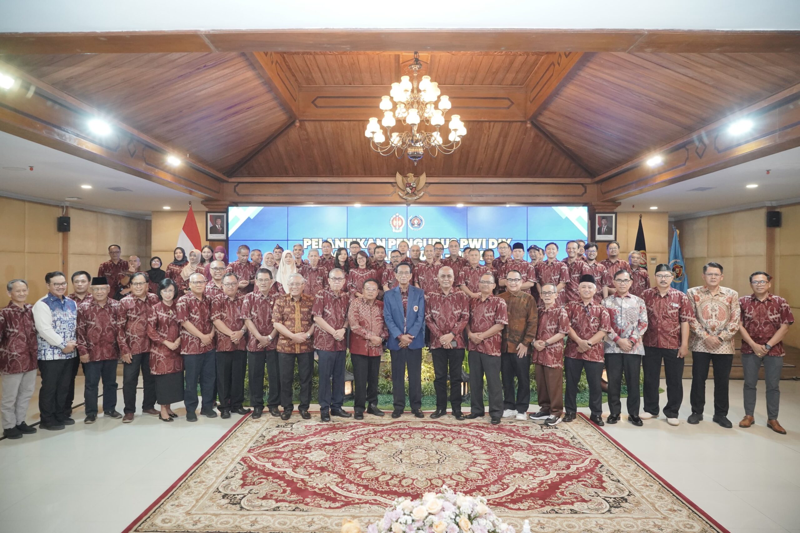 Pengurus PWI DIY 2025–2030 Dilantik di Hadapan Sri Sultan HB X, Tegaskan Etika Pers di Era Viralitas