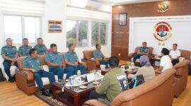 Komandan Kodaeral IV Laksda TNI Berkat Widjanarko, S.E., M.Tr.Opsla menerima kunjungan Tim Badan Pemeriksa Keuangan Republik Indonesia (BPK RI) dalam rangka Entry Meeting Pemeriksaan Terinci Laporan Keuangan Kementerian Pertahanan dan TNI Tahun 2025 di Ruang VIP Mako Kodaeral IV, Senin (26/1/2026).