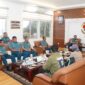 Komandan Kodaeral IV Laksda TNI Berkat Widjanarko, S.E., M.Tr.Opsla menerima kunjungan Tim Badan Pemeriksa Keuangan Republik Indonesia (BPK RI) dalam rangka Entry Meeting Pemeriksaan Terinci Laporan Keuangan Kementerian Pertahanan dan TNI Tahun 2025 di Ruang VIP Mako Kodaeral IV, Senin (26/1/2026).