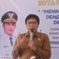 Kepala Dinas Sosial Kota Pasuruan, Koko Ari Hidayat, S.E., S.Sos., M.M., saat membuka Workshop “Meningkatkan Bisnismu dengan Konten yang Dibuat Online AI (AI Power Marketing)” di MTK Space Dinsos Kota Pasuruan, Selasa (27/1/2026). Kegiatan ini digelar dalam rangka HUT ke-340 Kota Pasuruan sebagai upaya membekali pemuda dengan pemanfaatan teknologi AI untuk pengembangan bisnis dan kreativitas digital.