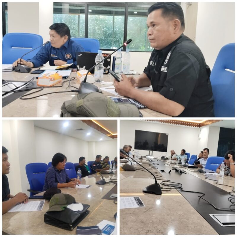 Plt. Ketua Pokja PWI Wali Kota Jakarta Timur, Rudolf Simbolon, memimpin rapat perdana tahun 2026 bersama jajaran anggota Pokja PWI Jakarta Timur di Ruang Rapat Blok A Lantai 2 Kantor Wali Kota Jakarta Timur, Rabu (28/1/2026), membahas program kerja dan penguatan sinergi melalui Program SINERGI.