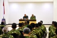 Kepala BPSDM Pertahanan Kemhan RI Mayjen TNI Ketut Gede Wetan Pastia didampingi Ketua Umum PWI Pusat Akhmad Munir saat membuka Retret PWI 2026 di Pusat Kompetensi Bela Negara, Cibodas, Bogor, Kamis (29/1/2026).