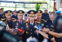 Kapolri Jenderal Listyo Sigit Prabowo mengikuti prosesi pemakaman Meriyati Hoegeng (Eyang Meri) di TPBU Giritama, Tonjong, Bogor, Jawa Barat.