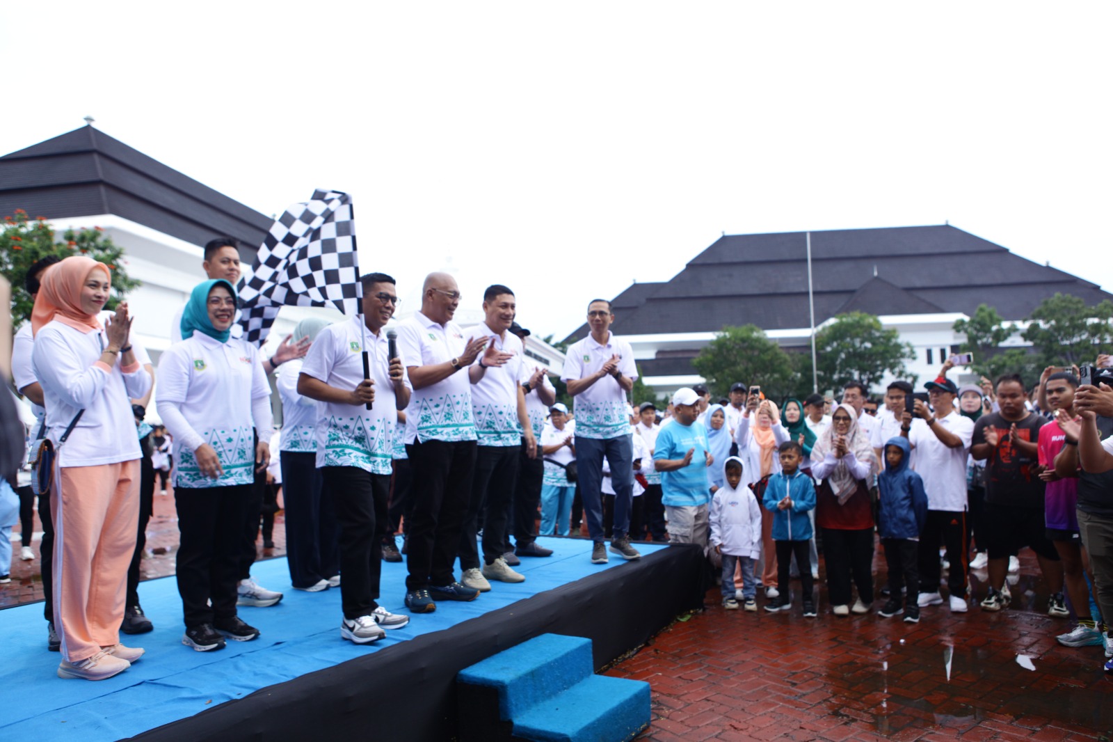 Ribuan Warga Banten Meriahkan Jalan Sehat HPN 2026, Antusias Sambut Kedatangan Presiden Esok